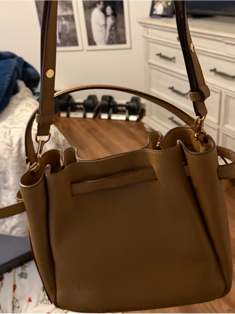 Tory Burch Small Romy Bucket Bag Tan Pebbled Leather Gold Hardware Crossbody 🐌 - Picture 2 of 5